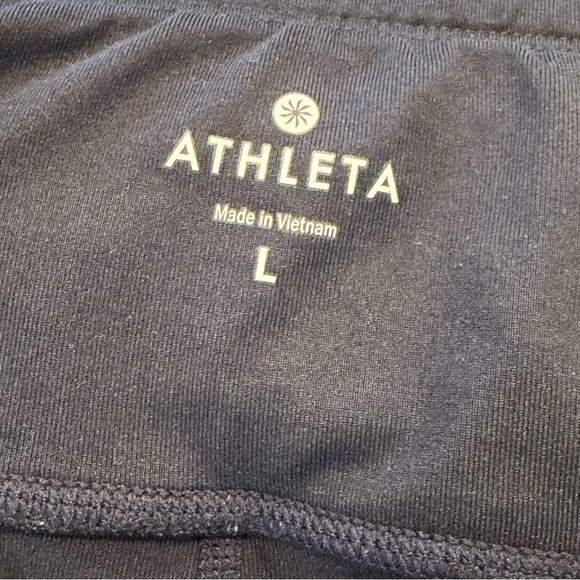 Athleta Women's Mosaic Relay Capri 2.0 leggings in a multi-color patter - Picture 7 of 7